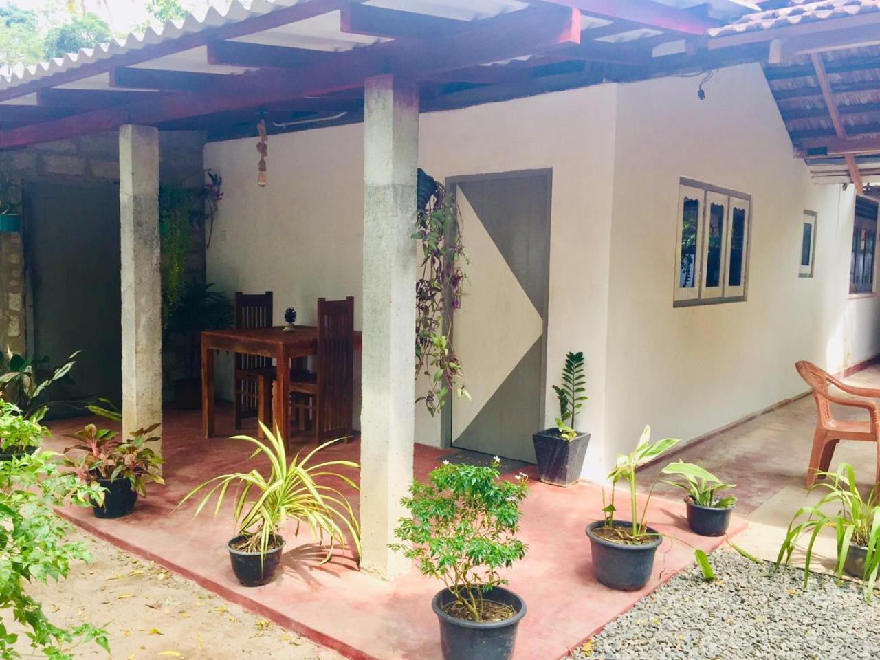 Ostello Surf Resort Ahangama Esterno foto